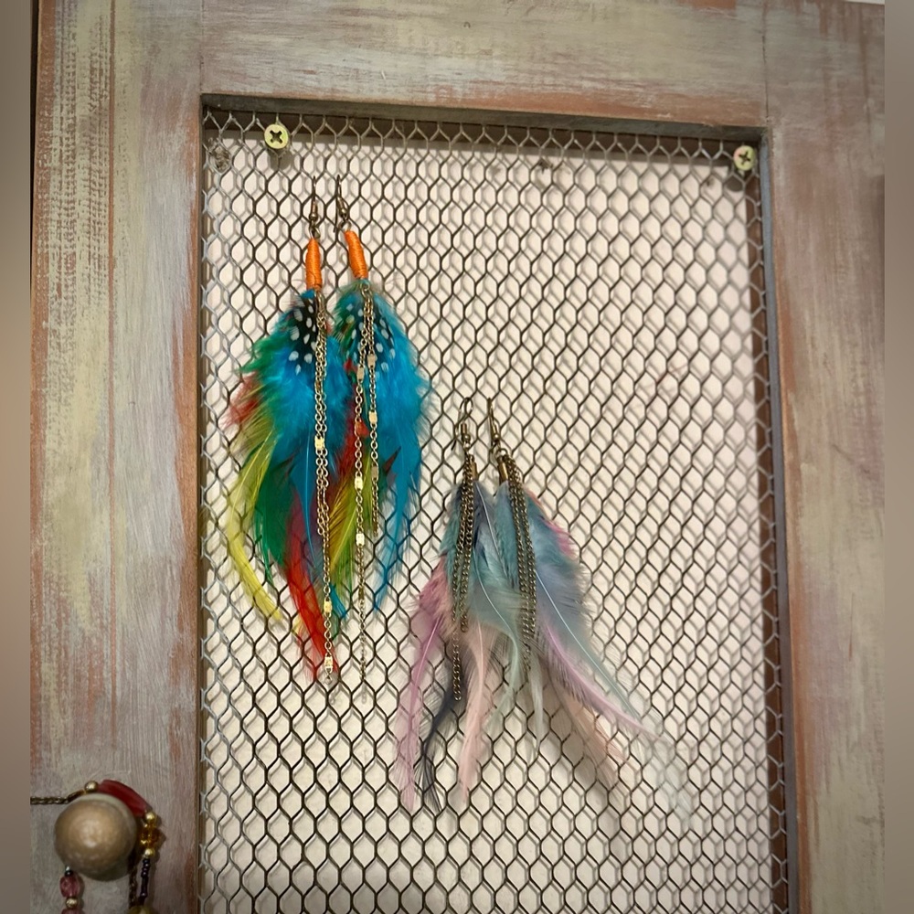2 Pairs of Beautiful and Colorful Feather Earrings With Gold Chain Accents - Picture 2 of 10